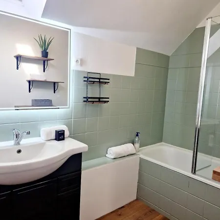 Les Oyats Nyaraló *